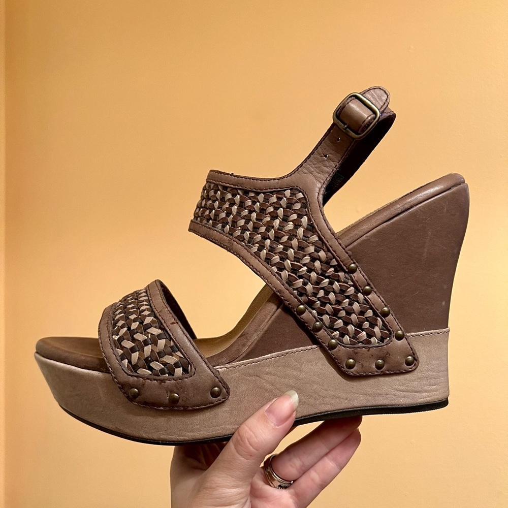 👡UGG Assia Wedge Leather Sandal in Chocolate brown sz 10 👡